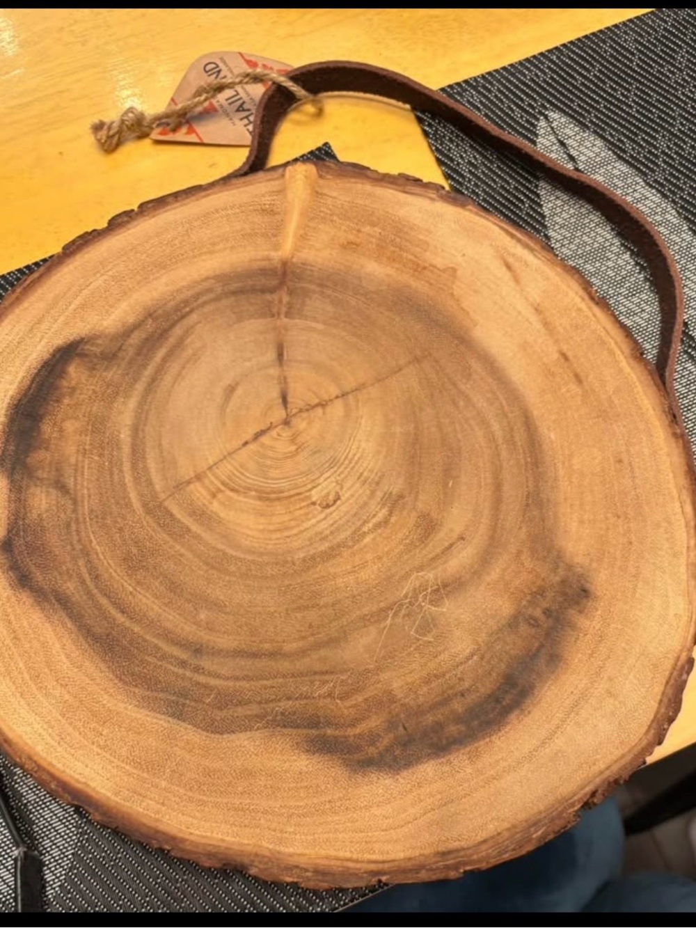 EUC Acacia Wood Charcuterie Board / Planche de service en bois